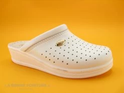 SANITAL LIGHT Sabot Perforé Cuir Blanc 1350 -Skechers Boutique cd24607c73b9e66c561f35ea11d5d5ef img 3260 70685