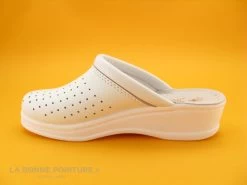 SANITAL LIGHT Sabot Perforé Cuir Blanc 1350 -Skechers Boutique cd24607c73b9e66c561f35ea11d5d5ef img 3262 70681